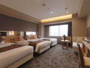 โรงแรมอัลมอนต์